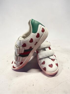 Gucci White Kids Sneakers with Red Hearts and Green Heel